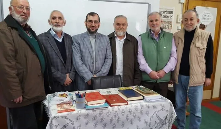 Teravih Namazlarında Bir İlk: 60 Yaş Ortalamalı İlahi Grubu Camilerde Gönülleri Mest Etti