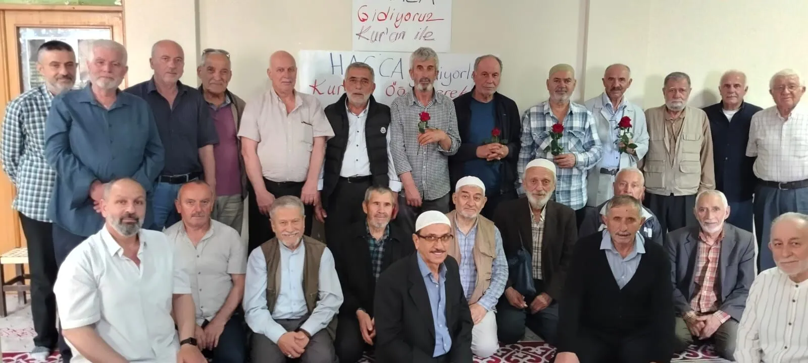 Teravih Namazlarında Bir İlk: 60 Yaş Ortalamalı İlahi Grubu Camilerde Gönülleri Mest Etti