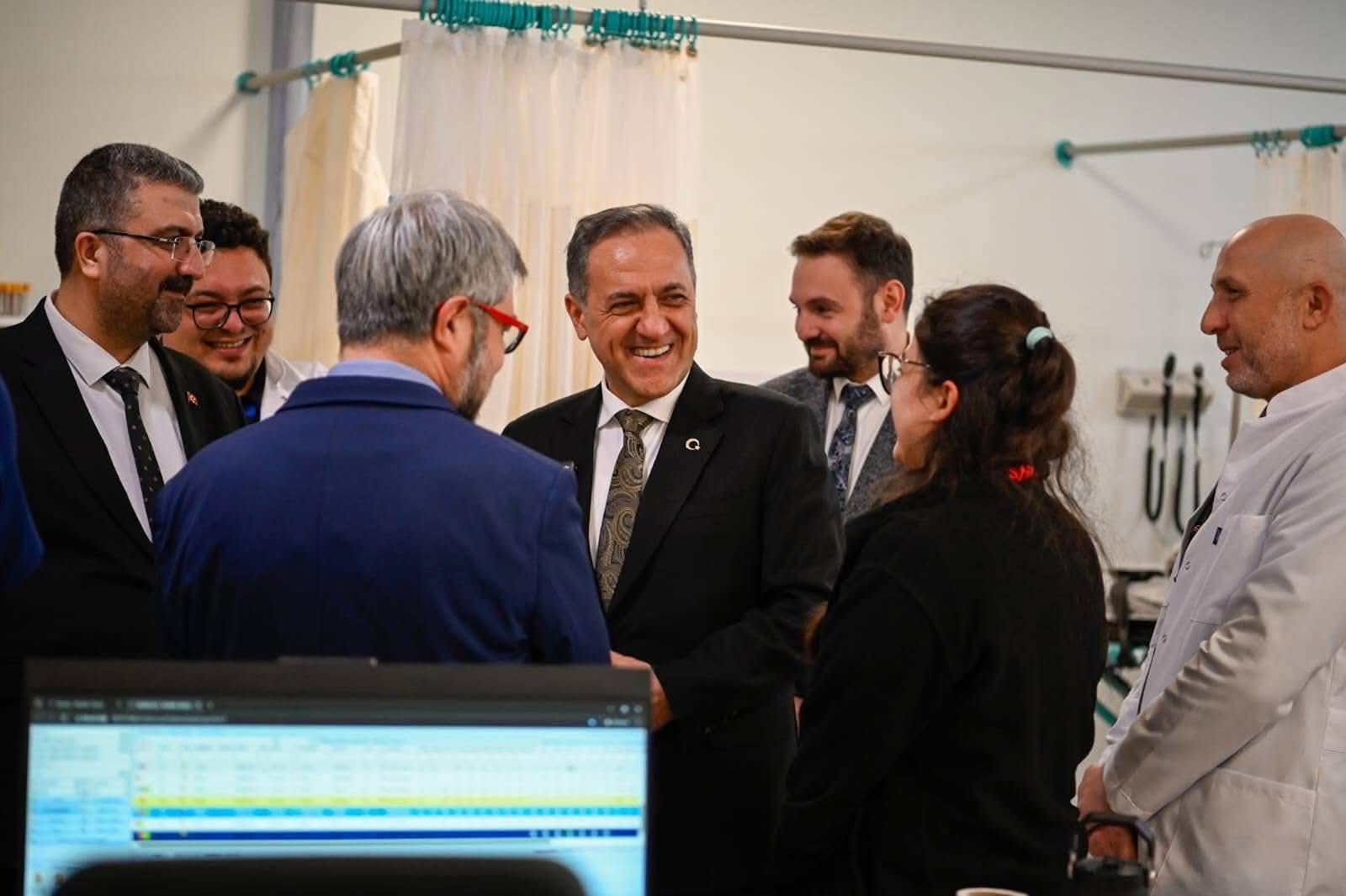 Yalova Valisi Dr. Ahmet Hamdi Usta’dan Hastane Ziyareti: Geriatri Polikliniği ve Nükleer Tıp Hizmeti Müjdesi