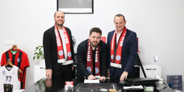 ÇİFTLİKKÖY BELEDİYE, BAŞANTRENÖR YALDIRAK’LA İMZA TAZELEDİ