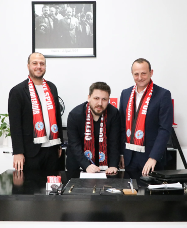 ÇİFTLİKKÖY BELEDİYE, BAŞANTRENÖR YALDIRAK’LA İMZA TAZELEDİ