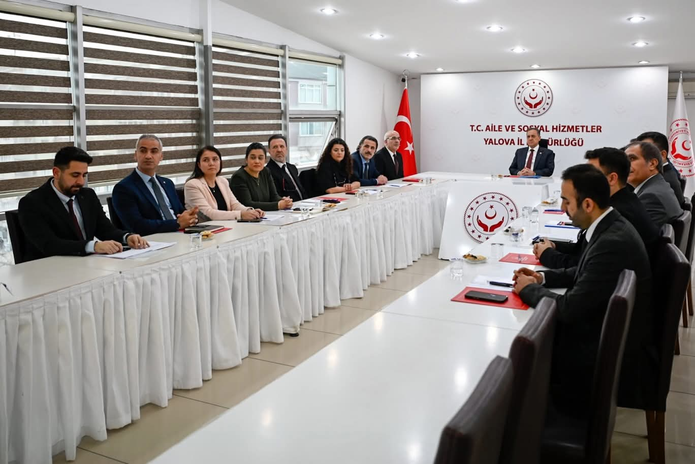 Yalova’da Sosyal Hizmetler Masaya Yatırıldı: Vali Usta’dan Kapsamlı Değerlendirme 7 Yalova’da Sosyal Hizmetler Masaya Yatırıldı: Vali Usta’dan Kapsamlı Değerlendirme