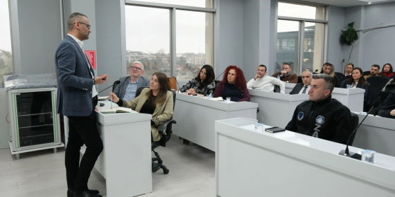 ÇİFTLİKKÖY’DE BELEDİYE PERSONELİ İHALE EĞİTİMİ ALDI