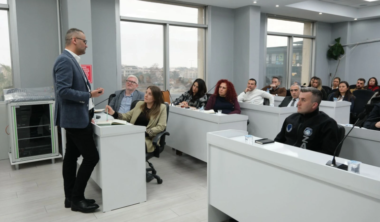 ÇİFTLİKKÖY’DE BELEDİYE PERSONELİ İHALE EĞİTİMİ ALDI