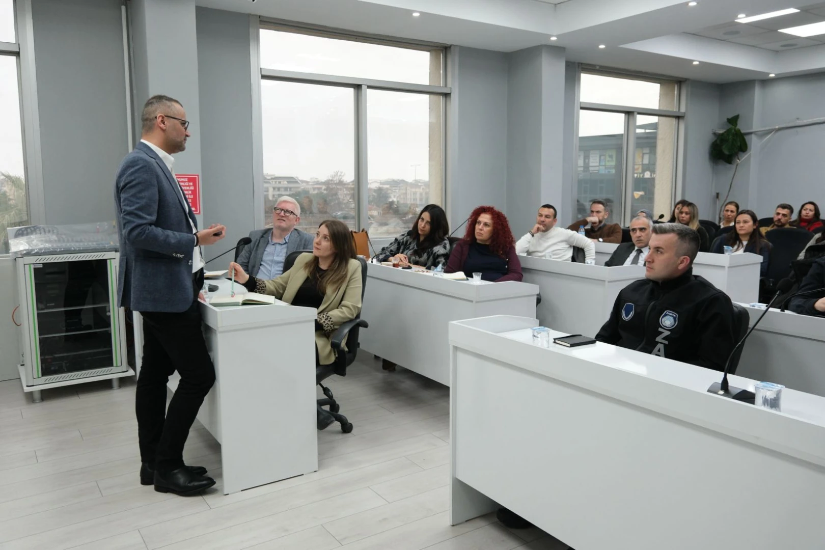 ÇİFTLİKKÖY’DE BELEDİYE PERSONELİ İHALE EĞİTİMİ ALDI