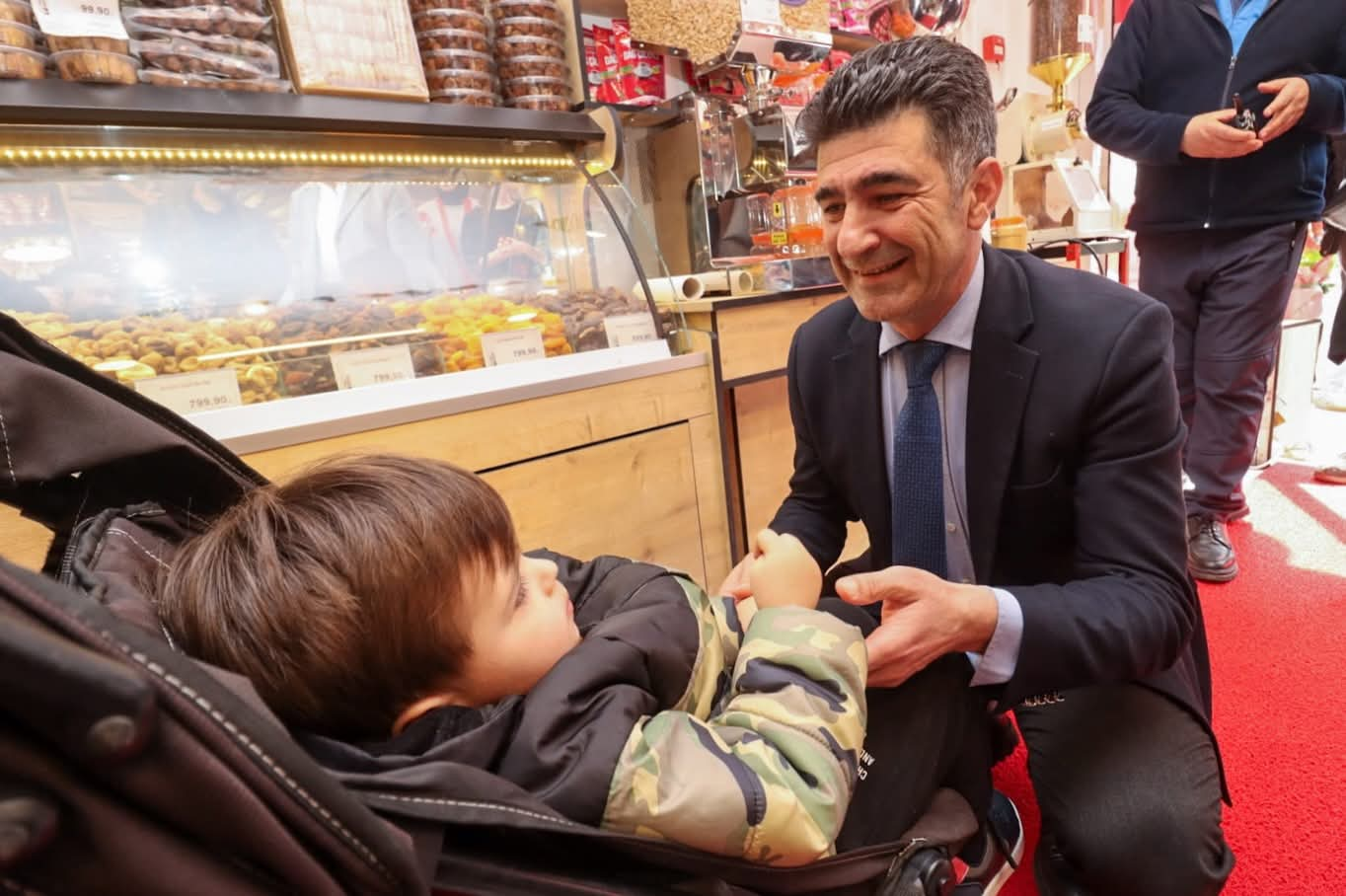 Yalova’da Yeni İşletme Hizmete Girdi: Çıtlat Kuruyemiş Açıldı 5 Yalova’da Yeni İşletme Hizmete Girdi: Çıtlat Kuruyemiş Açıldı