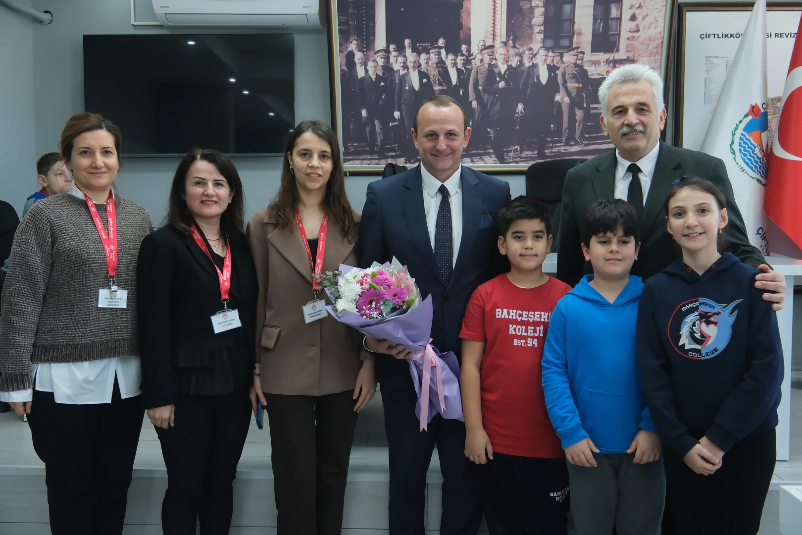 BAŞKAN YELE, ÖĞRENCİLERE YEREL YÖNETİMLERİ YERİNDE ANLATTI
