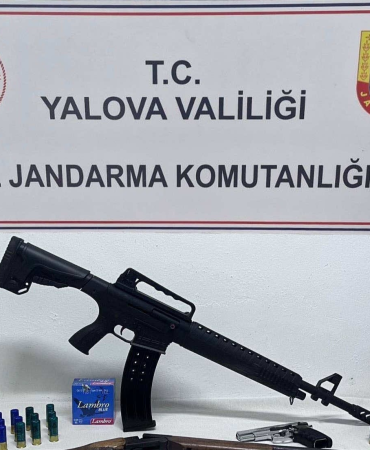 Altınova’da Silah ve Tarihi Eser Operasyonu: Çok Sayıda Silah Ele Geçirildi