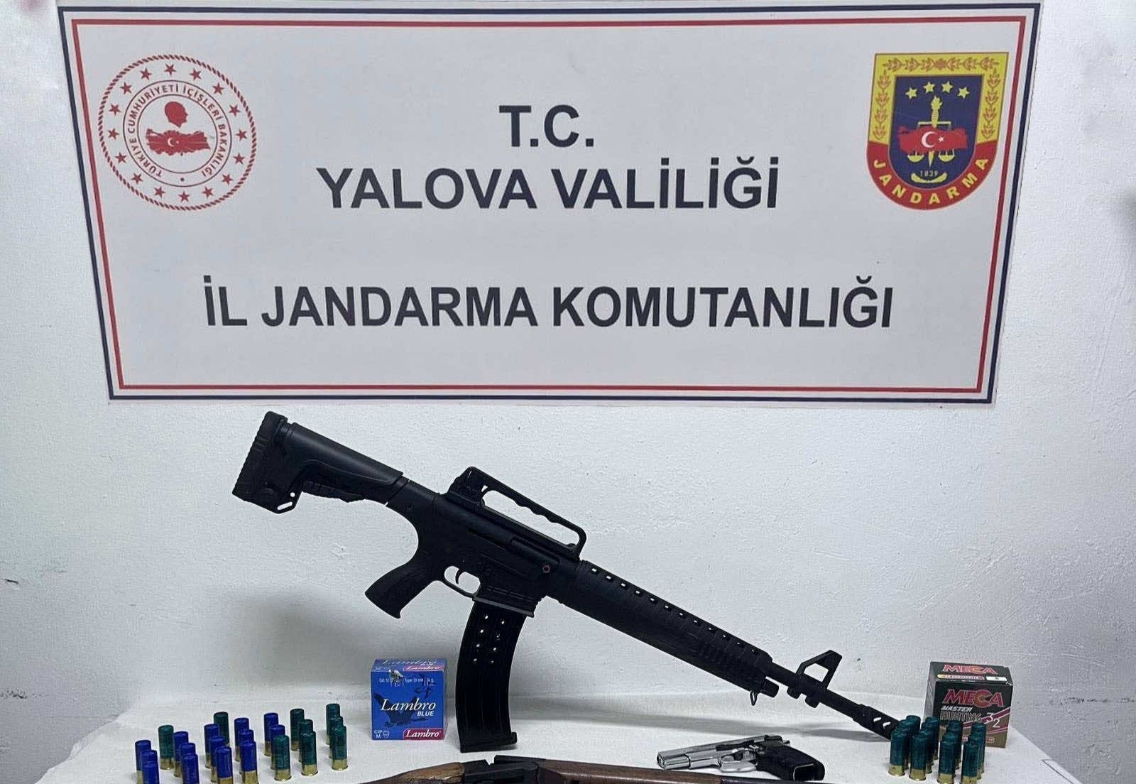 Altınova’da Silah ve Tarihi Eser Operasyonu: Çok Sayıda Silah Ele Geçirildi