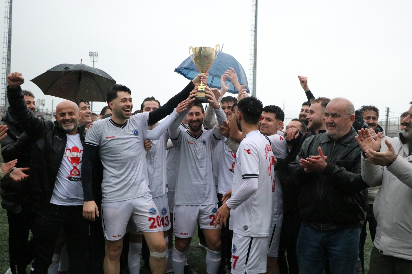 ŞAMPİYON ÇİFTLİKKÖY KUPASINA KAVUŞTU