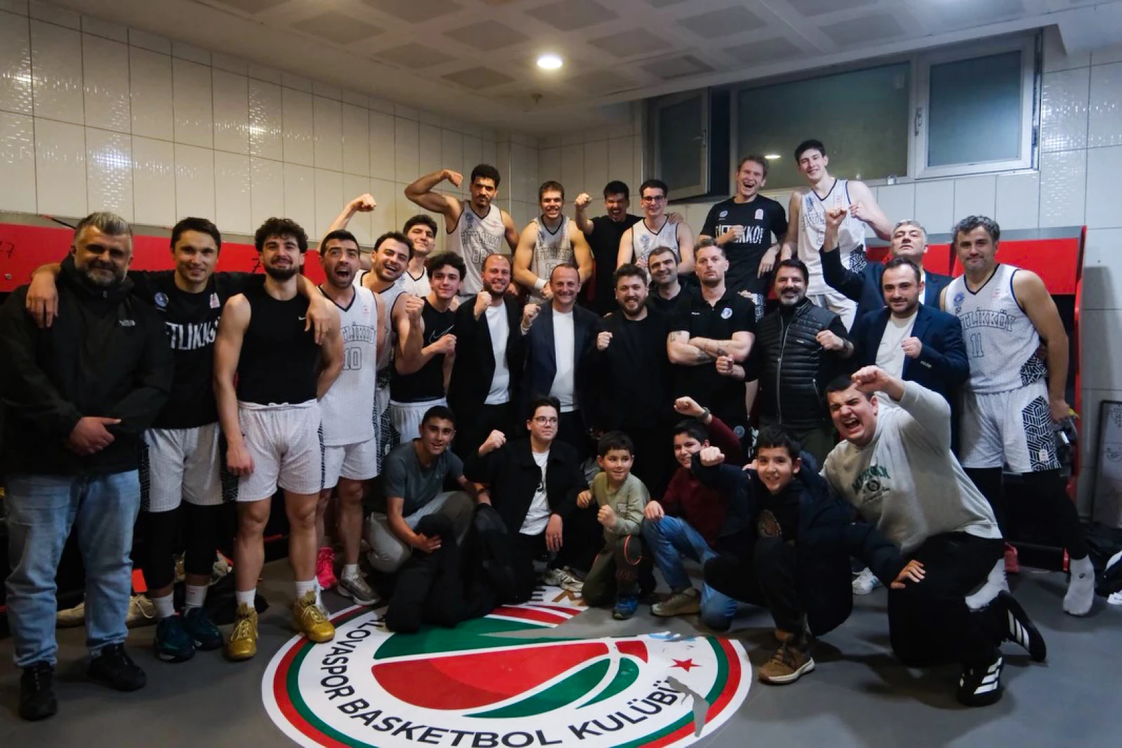 ÇİFTLİKKÖY BELEDİYE, PLAY-OFF ÇEYREK FİNALİNDE (81-81)
