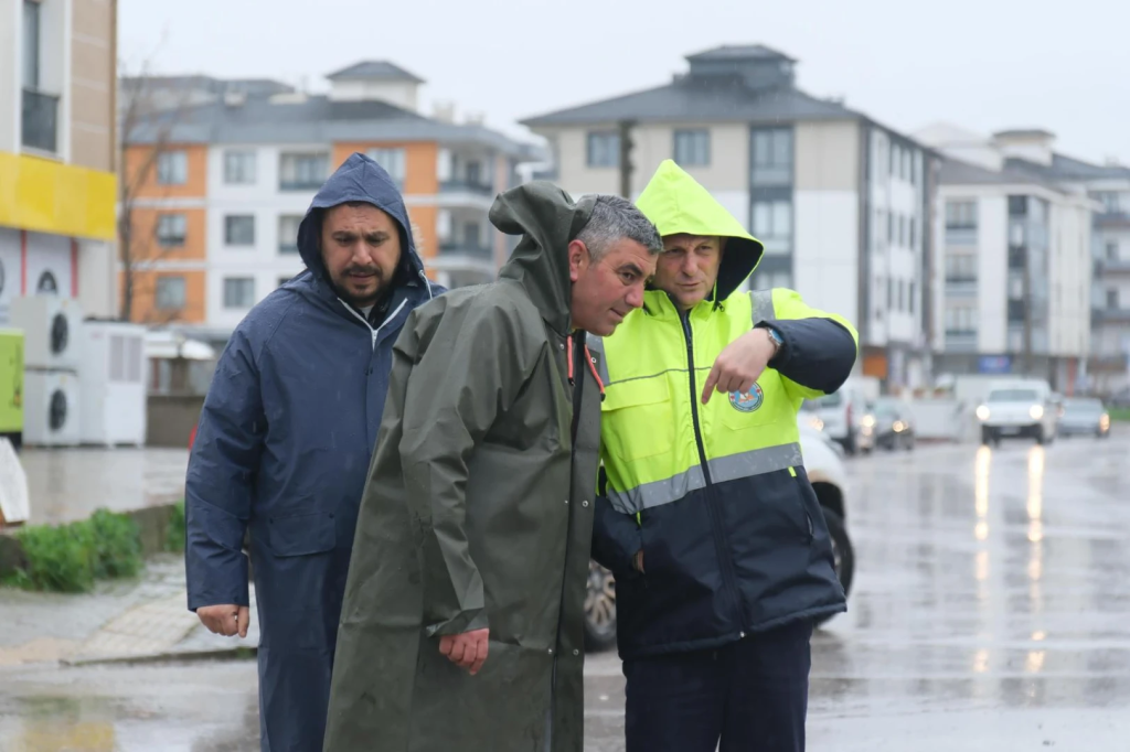 BAŞKAN YELE’DEN YOĞUN YAĞIŞ MESAİSİ