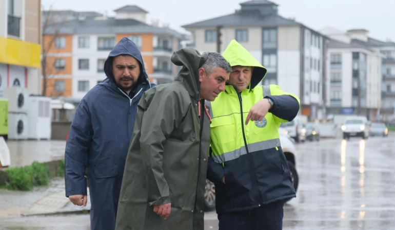 BAŞKAN YELE’DEN YOĞUN YAĞIŞ MESAİSİ