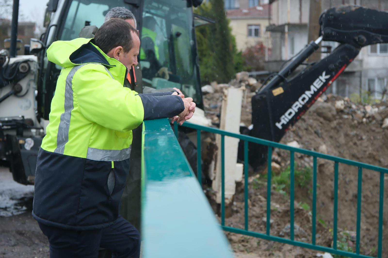 BAŞKAN YELE’DEN YOĞUN YAĞIŞ MESAİSİ 5 BAŞKAN YELE’DEN YOĞUN YAĞIŞ MESAİSİ