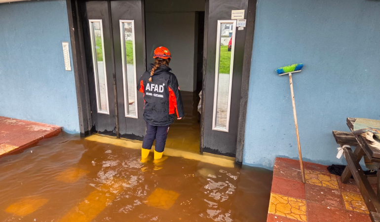 Yalova’da Yoğun Yağışlar Hayatı Olumsuz Etkiledi