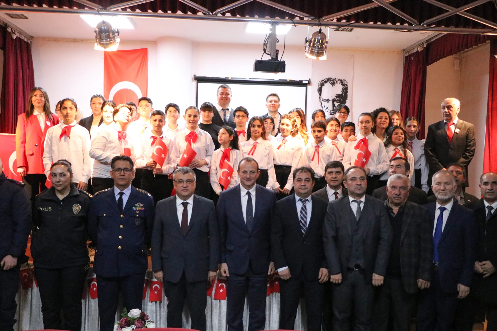 ÇİFTLİKKÖY’DE İSTİKLAL MARŞI’NIN 105. YILI ETKİNLİKLERİ YAPILDI