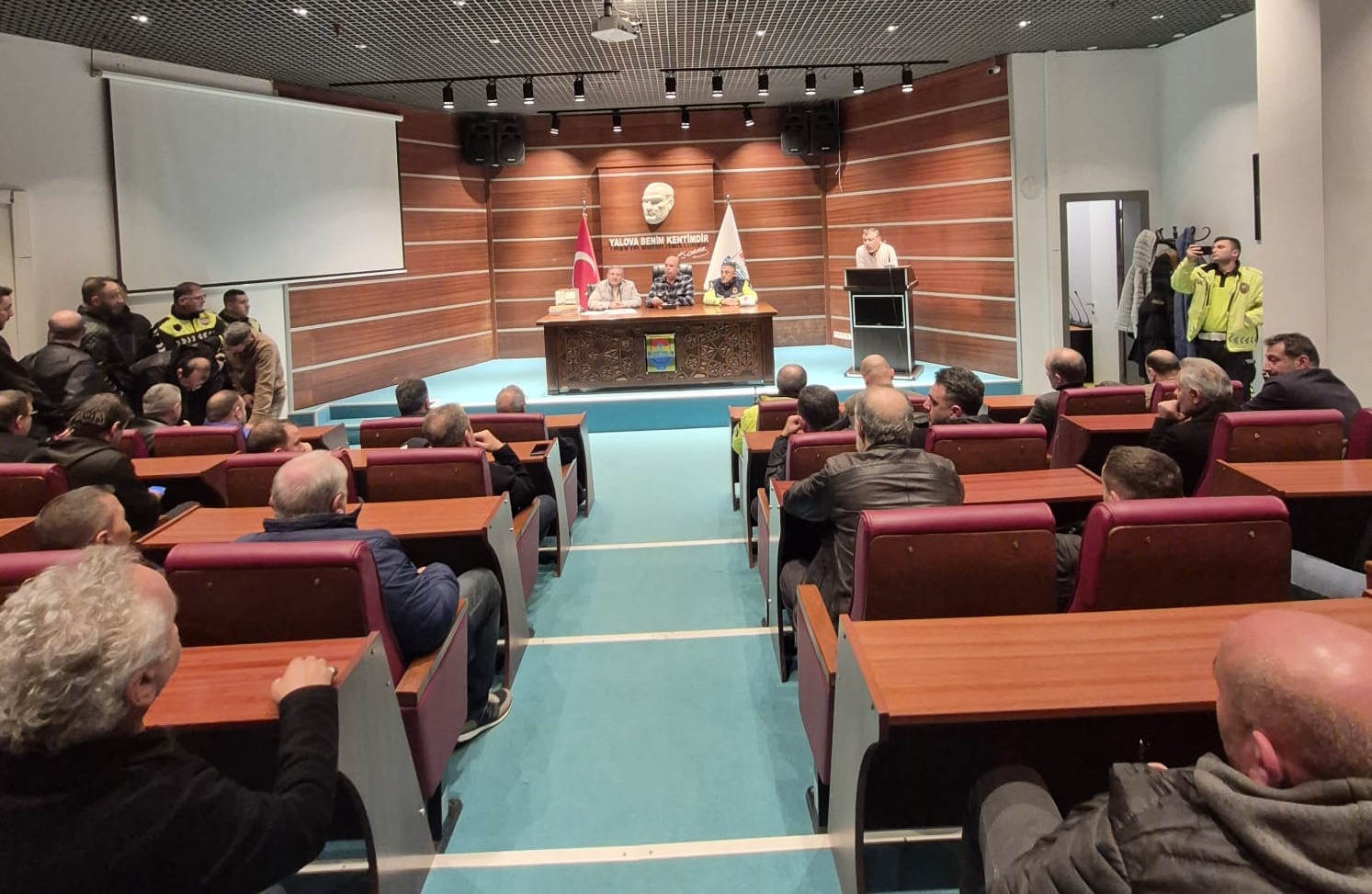 YALOVA BELEDİYESİ’NDEN TOPLU TAŞIMA SÜRÜCÜLERİNE EĞİTİM PROGRAMI 4 YALOVA BELEDİYESİ’NDEN TOPLU TAŞIMA SÜRÜCÜLERİNE EĞİTİM PROGRAMI