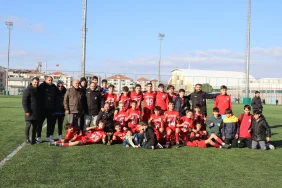U-14’LERDE ŞAMPİYONLUK KUPASI ÇİFTLİKKÖY BELEDİYESPOR’UN
