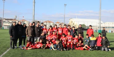 U-14’LERDE ŞAMPİYONLUK KUPASI ÇİFTLİKKÖY BELEDİYESPOR’UN