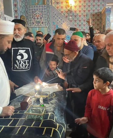 Koru’da Kadir Gecesi’ne Özel Anlamlı Program: Kutsal Emanetler Ziyarete Açıldı