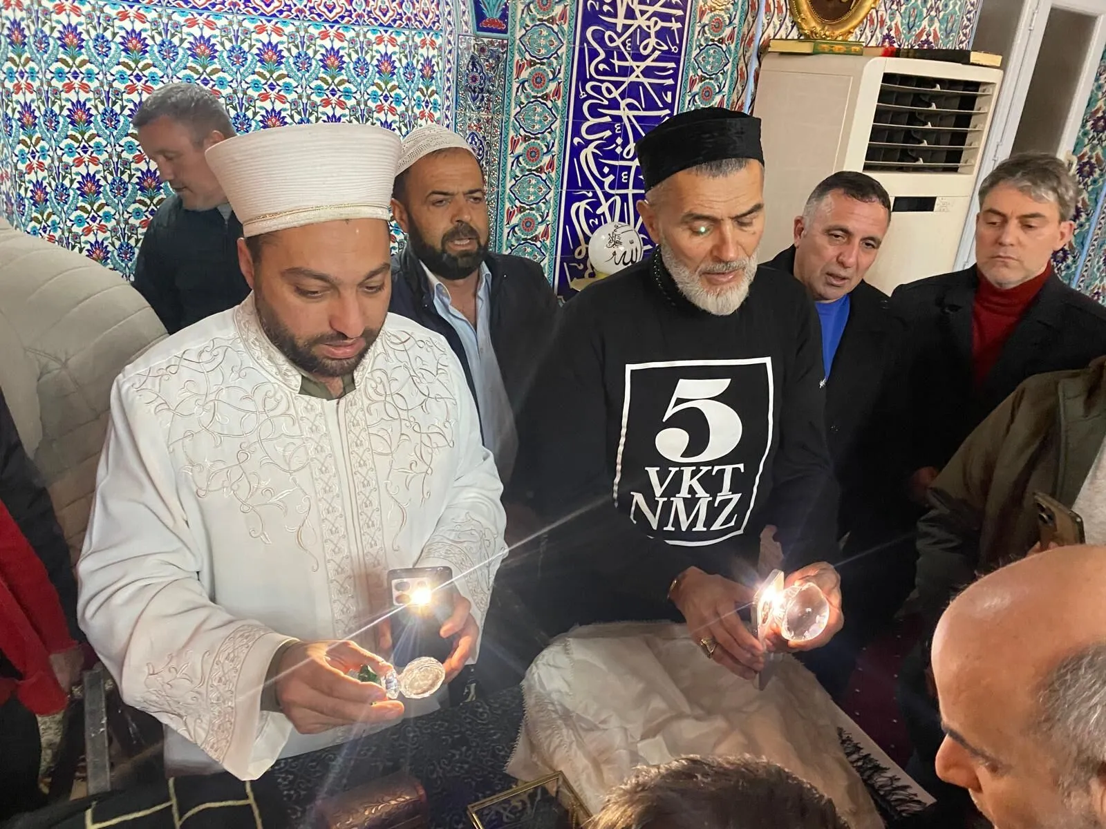 Koru’da Kadir Gecesi’ne Özel Anlamlı Program: Kutsal Emanetler Ziyarete Açıldı