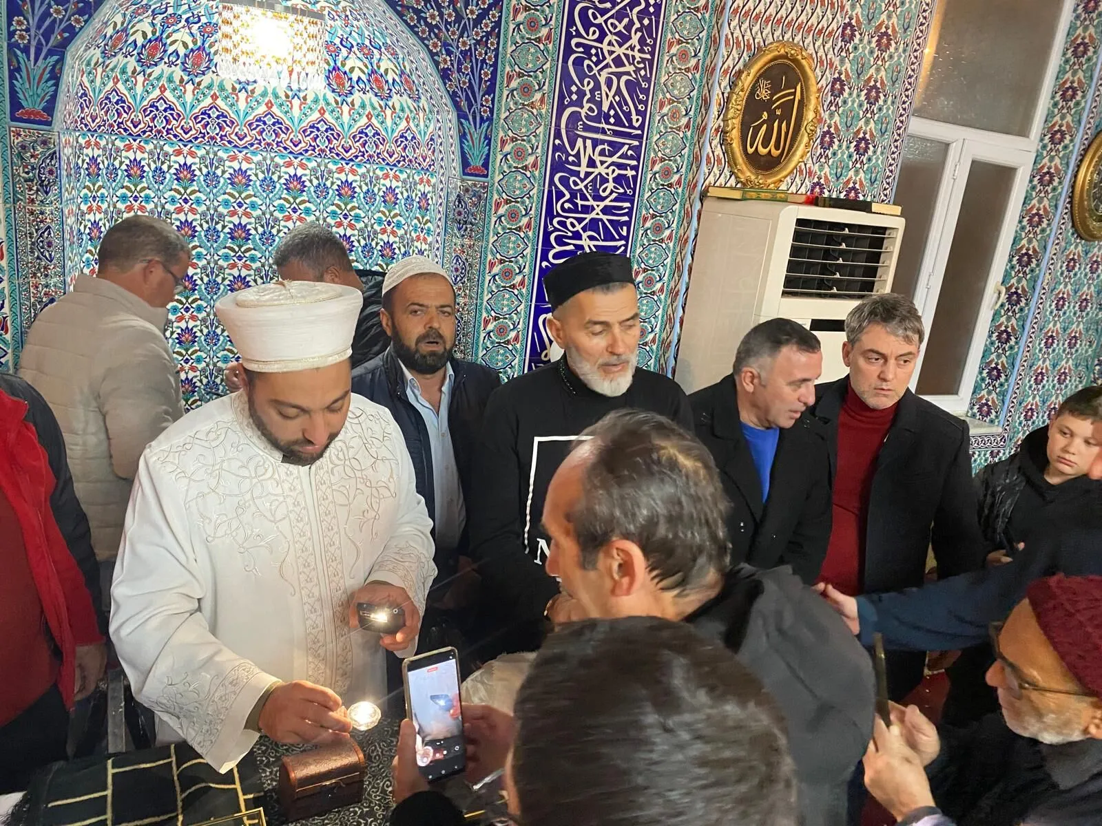 Koru’da Kadir Gecesi’ne Özel Anlamlı Program: Kutsal Emanetler Ziyarete Açıldı