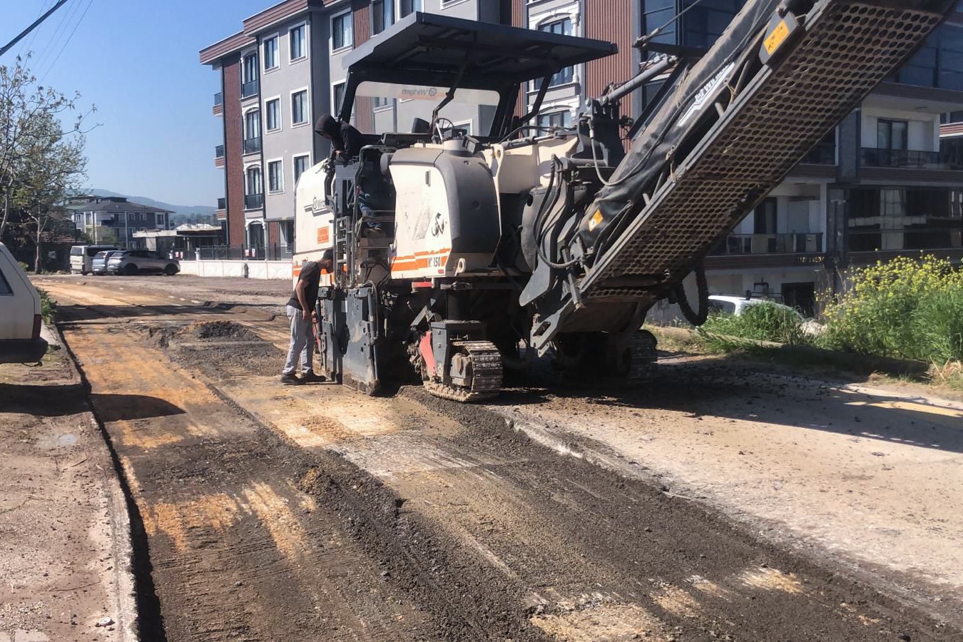 ÇİFTLİKKÖY’DE ASFALTLAMA ÇALIŞMALARI BAŞLIYOR