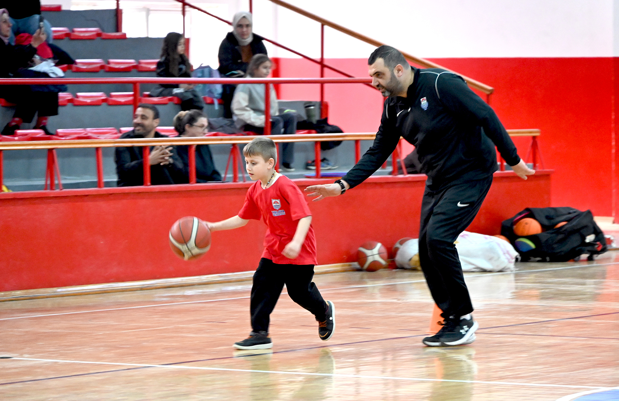 YALOVA BELEDİYESPOR BASKETBOL OKULU’NDA ANTRENMANLAR BAŞLADI