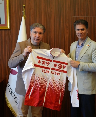 Yalova Üniversitesi’nde Curling Zirvesi: Milli Takım Forması Takdim Edildi