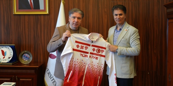 Yalova Üniversitesi’nde Curling Zirvesi: Milli Takım Forması Takdim Edildi