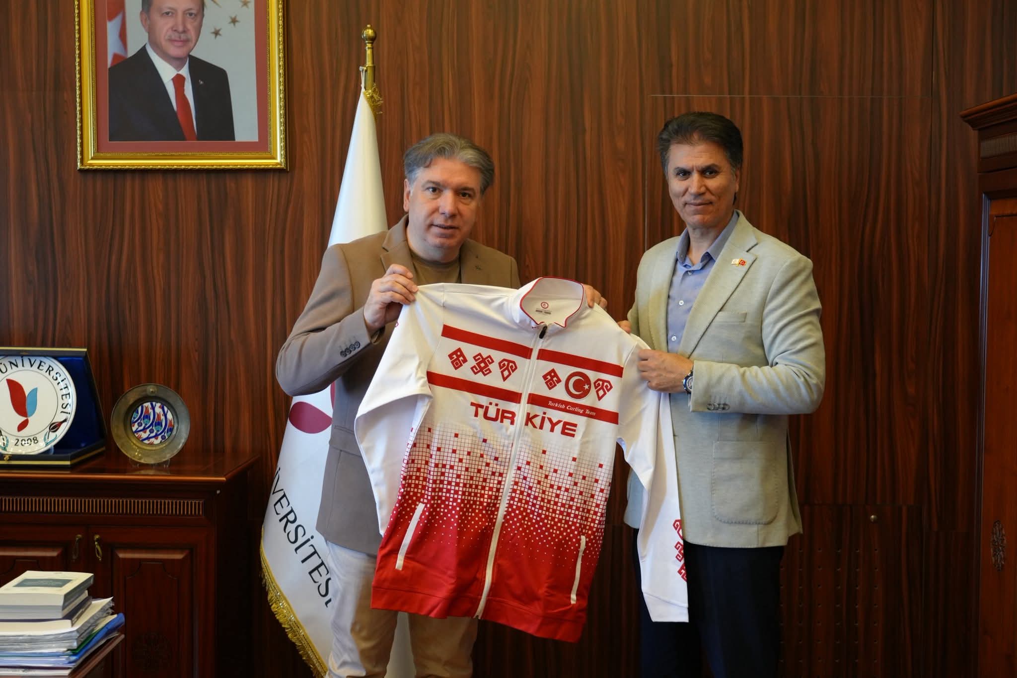 Yalova Üniversitesi’nde Curling Zirvesi: Milli Takım Forması Takdim Edildi