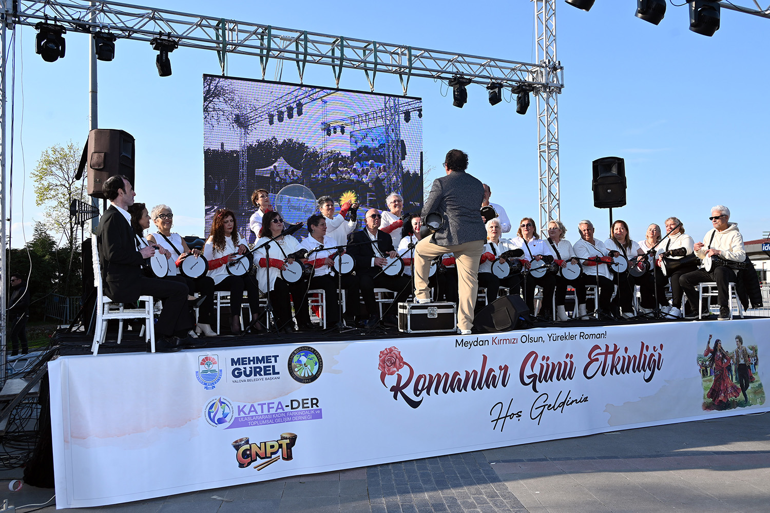 ROMANLAR GÜNÜ YALOVA'DA COŞKUYLA VE RENKLİ GÖRÜNTÜLERLE KUTLANDI