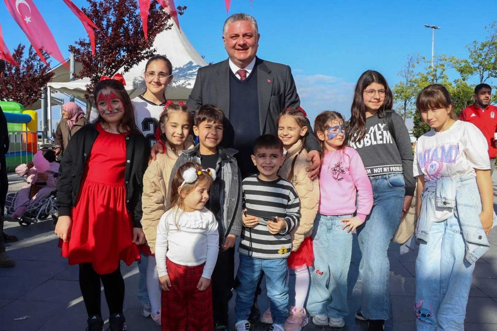 Yalova’da 23 Nisan Coşkusu Zirveye Ulaştı: Başkan Mehmet Gürel Çocuklarla Bayram Sevincini Paylaştı