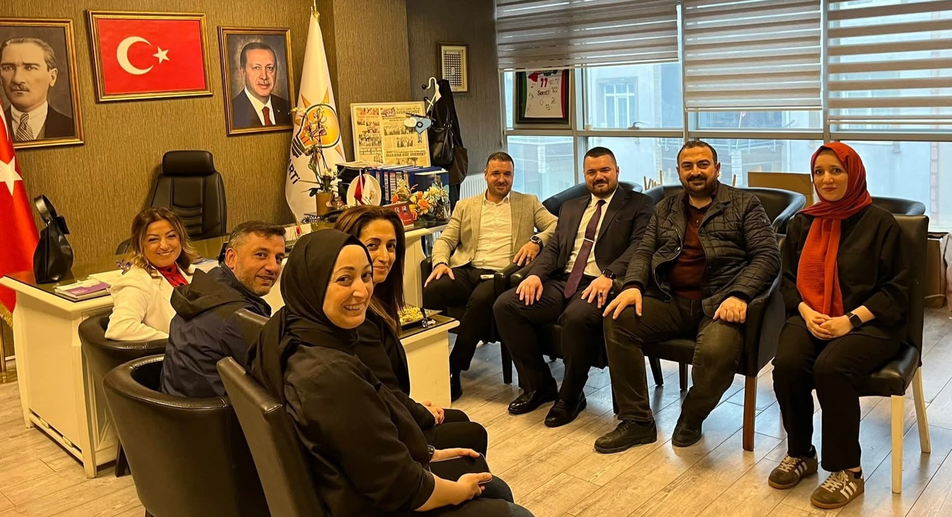 AK Parti Yalova Teşkilatında Dikkat Çeken Ziyaret: Muğlim Bağatar Parti Binasında Ağırlandı