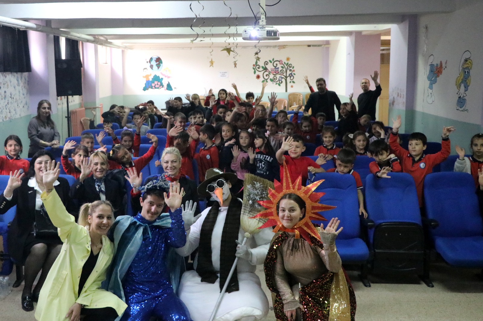 ÇİFTLİKKÖY’DE ÇOCUK TİYATROSU ŞÖLENİ SONA ERDİ