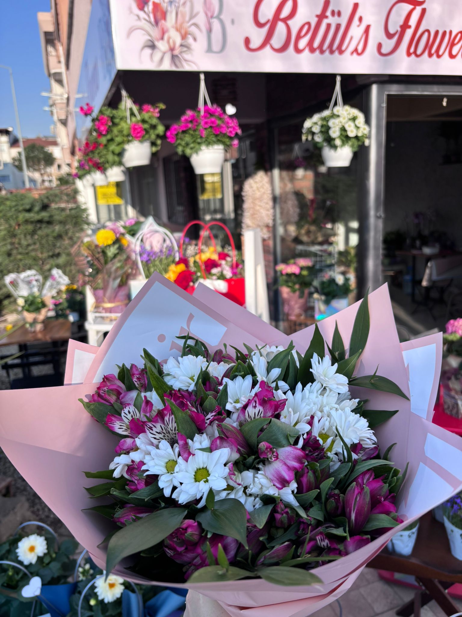 Yalova’da Çiçek Sektörüne Yeni Nefes: Betül’s Flowers Hizmete Açıldı