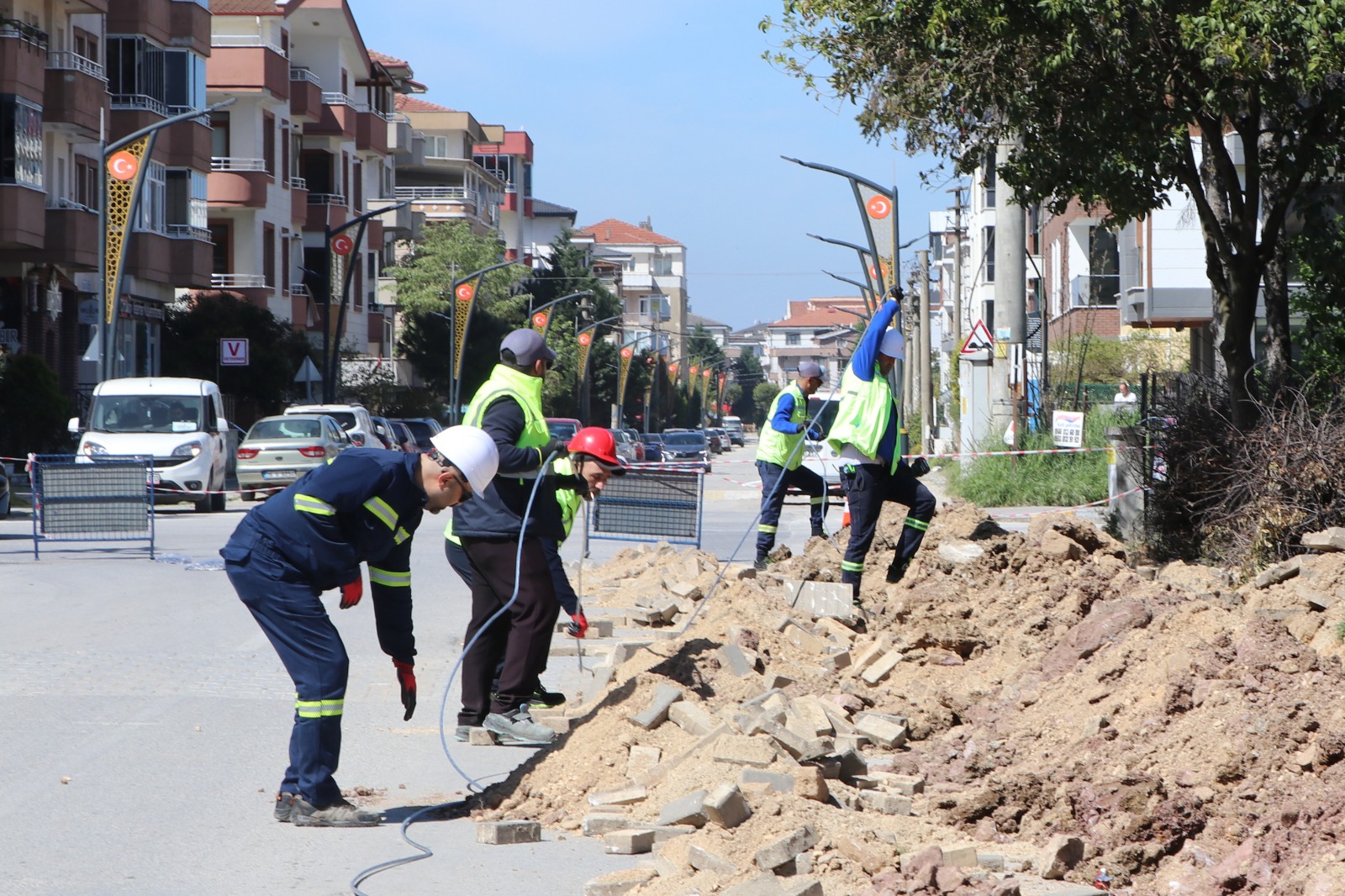 BARBAROS BULVARI’NDA 2. ETAP AYDINLATMA ÇALIŞMALARI BAŞLADI