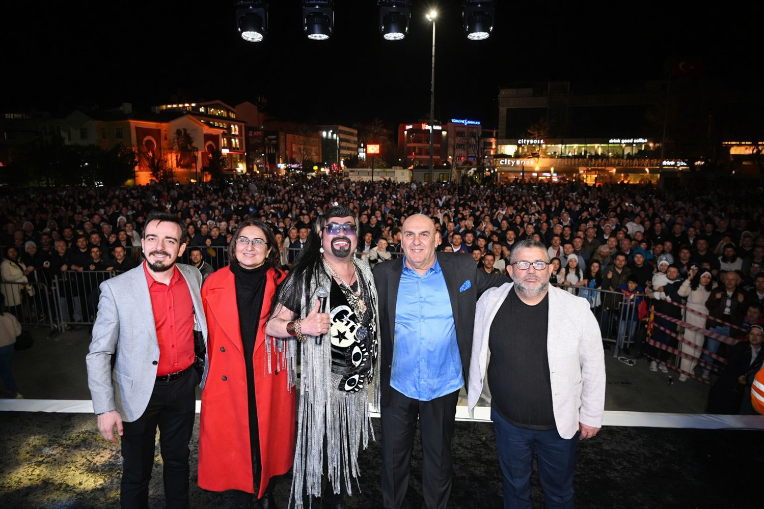 ROMANLAR GÜNÜ YALOVA'DA COŞKUYLA VE RENKLİ GÖRÜNTÜLERLE KUTLANDI