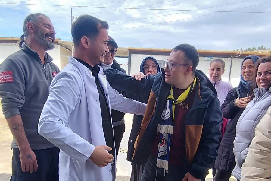 ÇİFTLİKKÖY’DE CAN DOSTLARA BEYAZAY DERNEĞİ’NDEN ANLAMLI ZİYARET