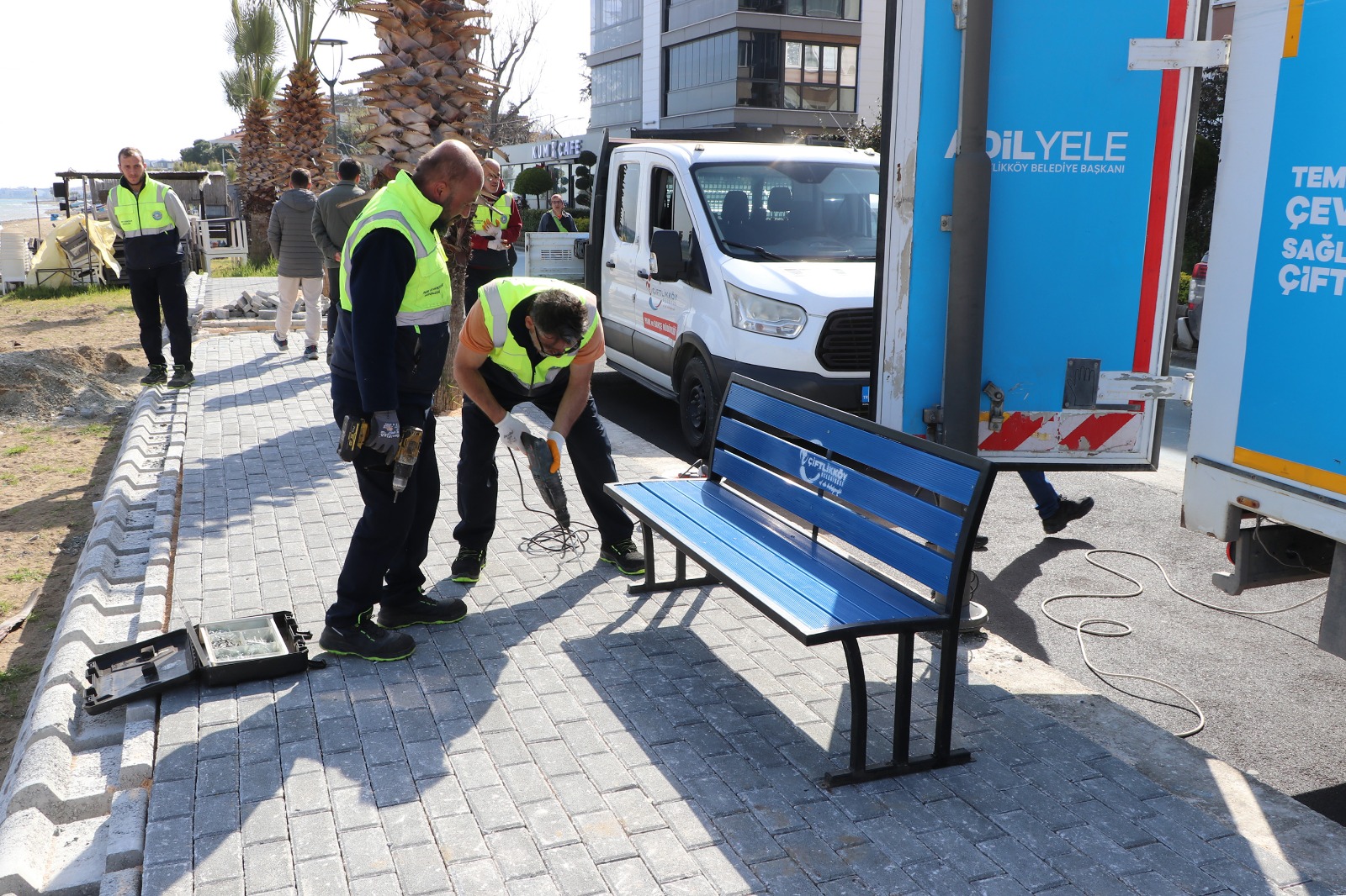 ÇİFTLİKKÖY SAHİLİNDE SEYİR TERASI GENİŞLETİLDİ