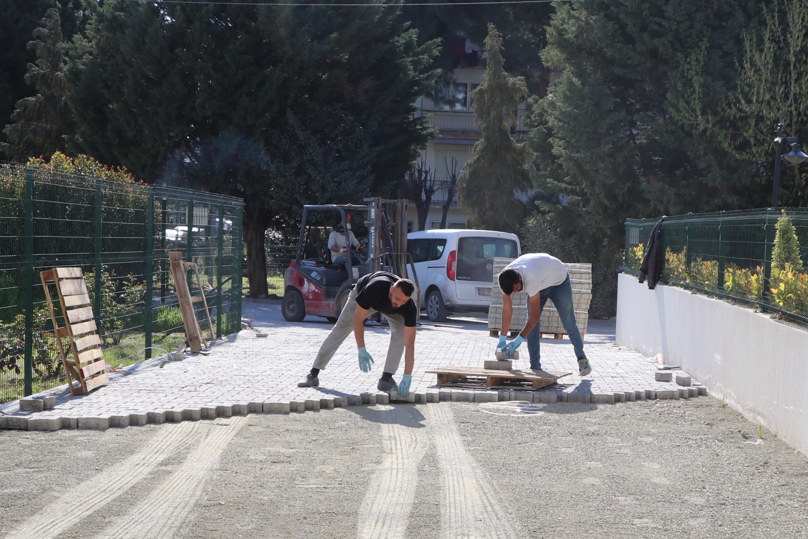 ÇİFTLİKKÖY’DE ASFALTLAMA ÇALIŞMALARI BAŞLIYOR