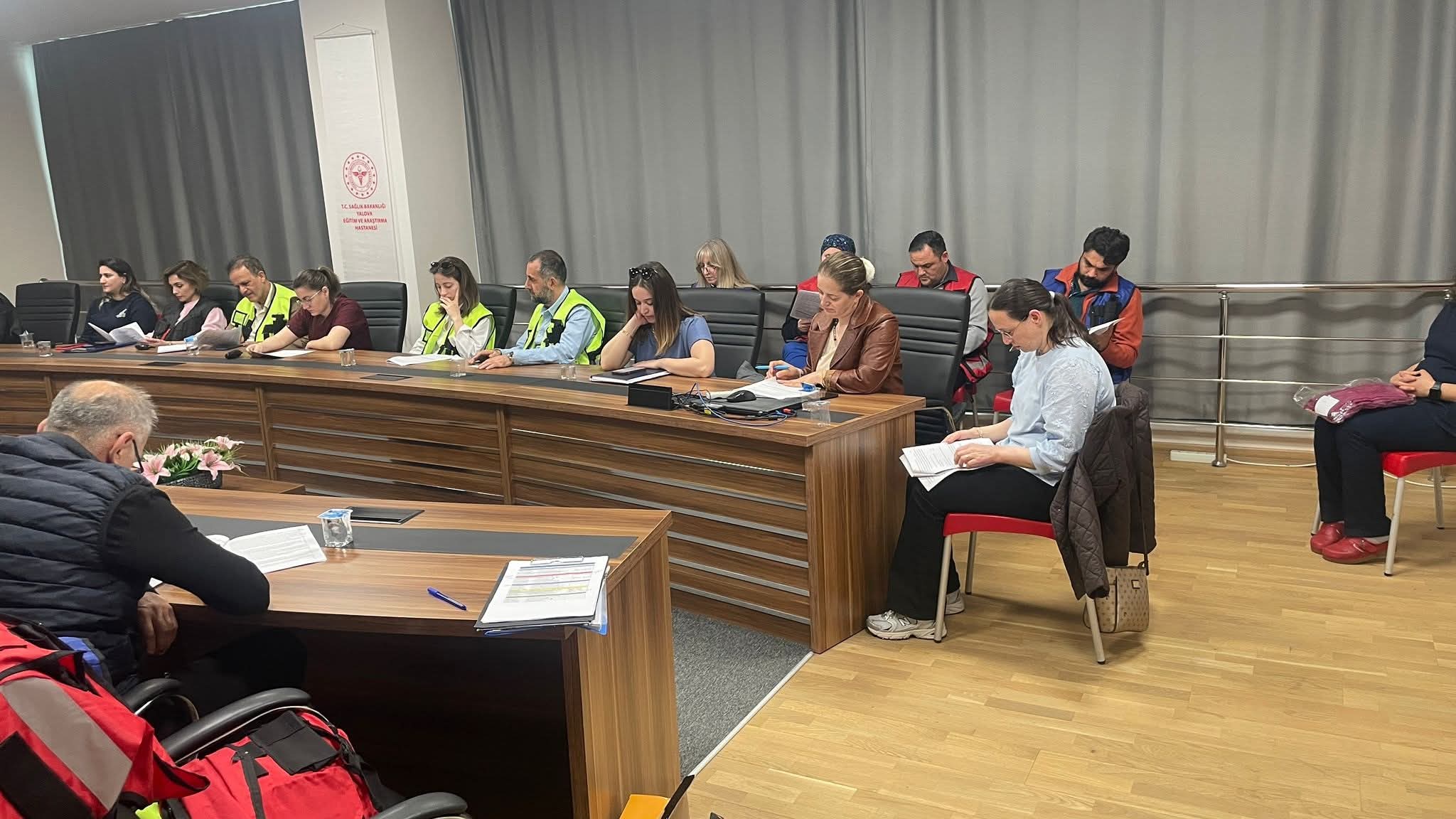 YALOVA EĞİTİM VE ARAŞTIRMA HASTANESİ’NDE HAP MASA BAŞI TATBİKATI GERÇEKLEŞTİRİLDİ