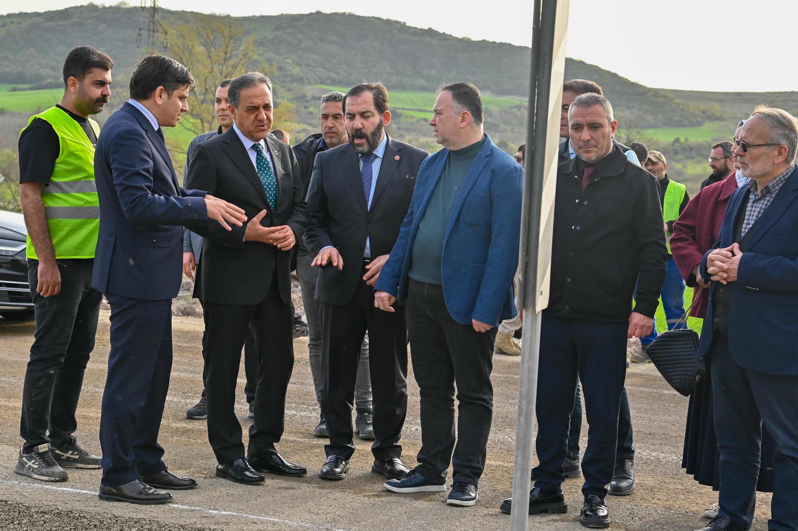 Yalova Valisi Usta, Taşköprü–Kılıç Yolu Çalışmalarını Yerinde İnceledi