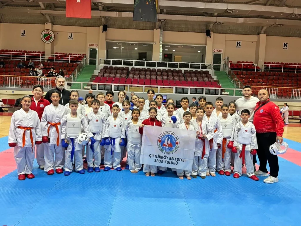 23 NİSAN KARATE ŞAMPİYONASI’NDA ÇİFTLİKKÖY RÜZGARI