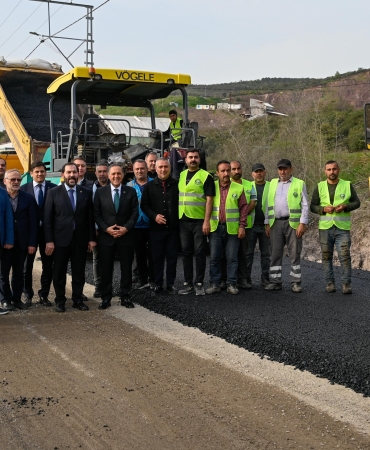 Yalova Valisi Usta, Taşköprü–Kılıç Yolu Çalışmalarını Yerinde İnceledi 3 Yalova Valisi Usta, Taşköprü–Kılıç Yolu Çalışmalarını Yerinde İnceledi