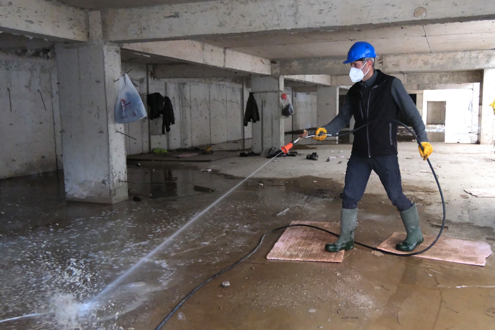 ÇİFTLİKKÖY BELEDİYESİ’NDEN YAZ ÖNCESİ İLAÇLAMA SEFERBERLİĞİ