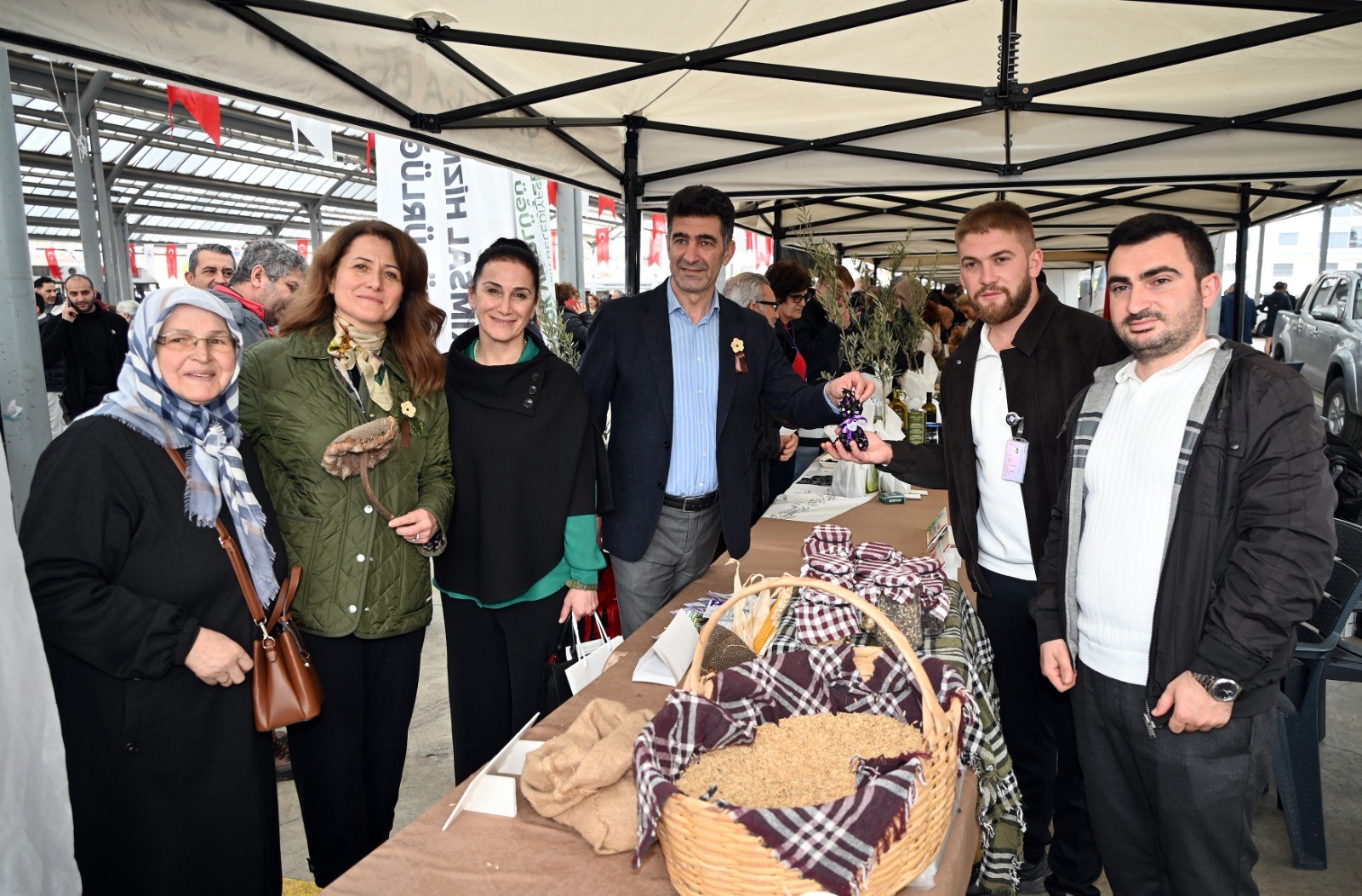 Yalova’da Atalık Tohum Coşkusu: Yerel Tohumlar Takas Edildi, Doğal Üretim Vurgusu Yapıldı 4 Yalova’da Atalık Tohum Coşkusu: Yerel Tohumlar Takas Edildi, Doğal Üretim Vurgusu Yapıldı