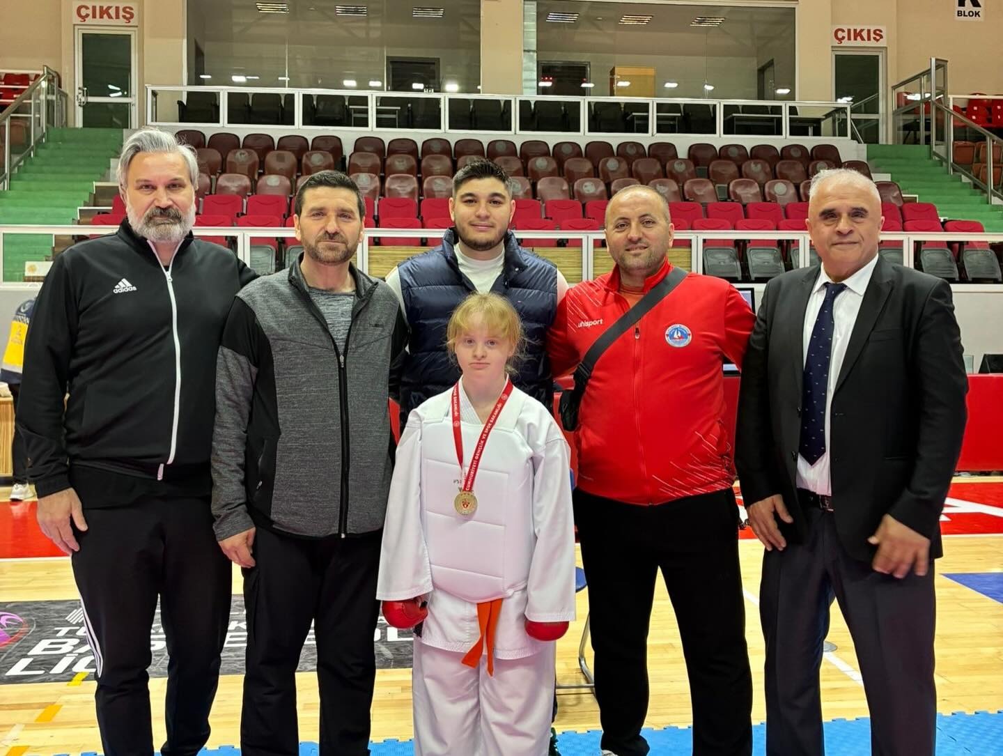 23 NİSAN KARATE ŞAMPİYONASI’NDA ÇİFTLİKKÖY RÜZGARI