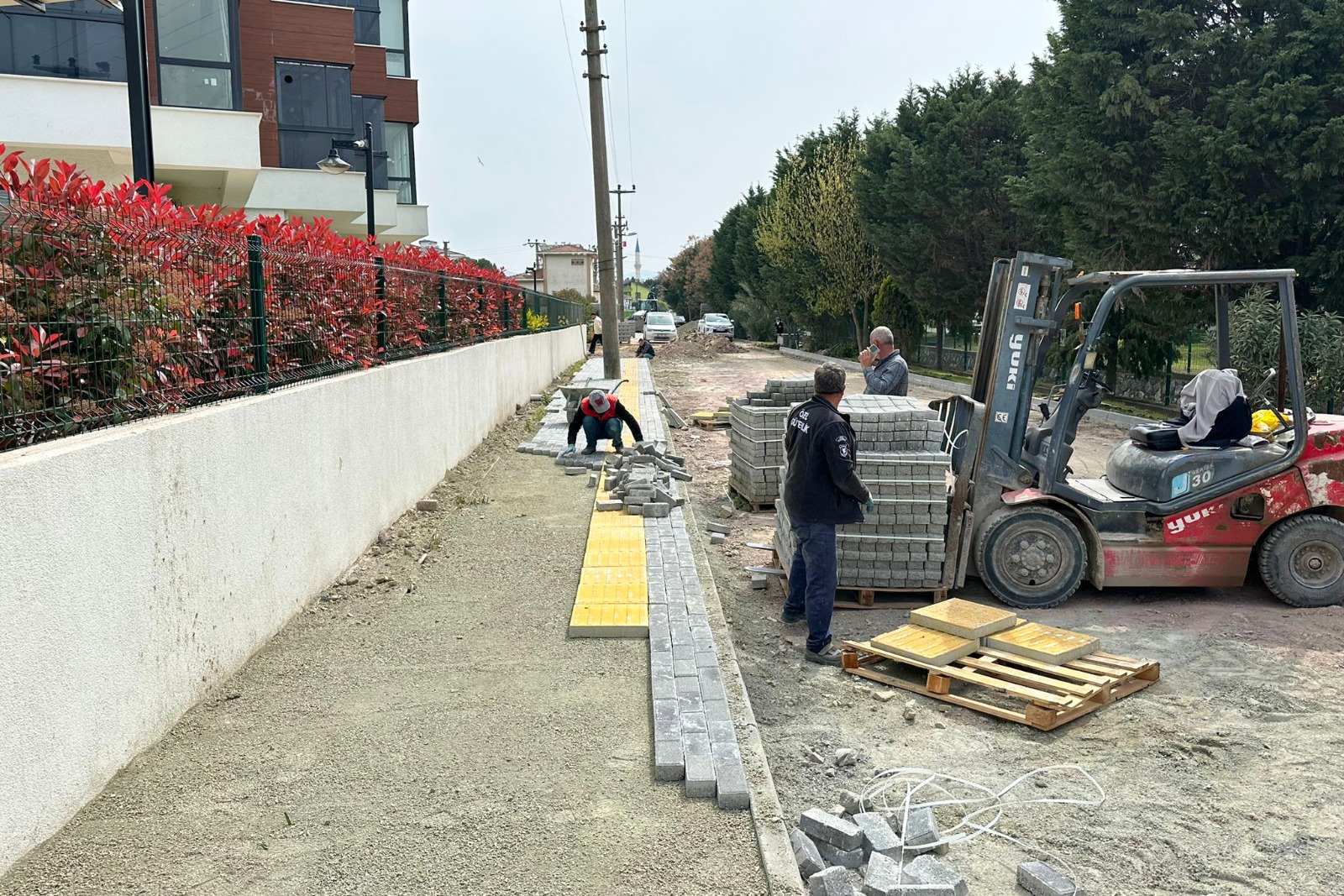 ÇİFTLİKKÖY’DE ASFALTLAMA ÇALIŞMALARI BAŞLIYOR