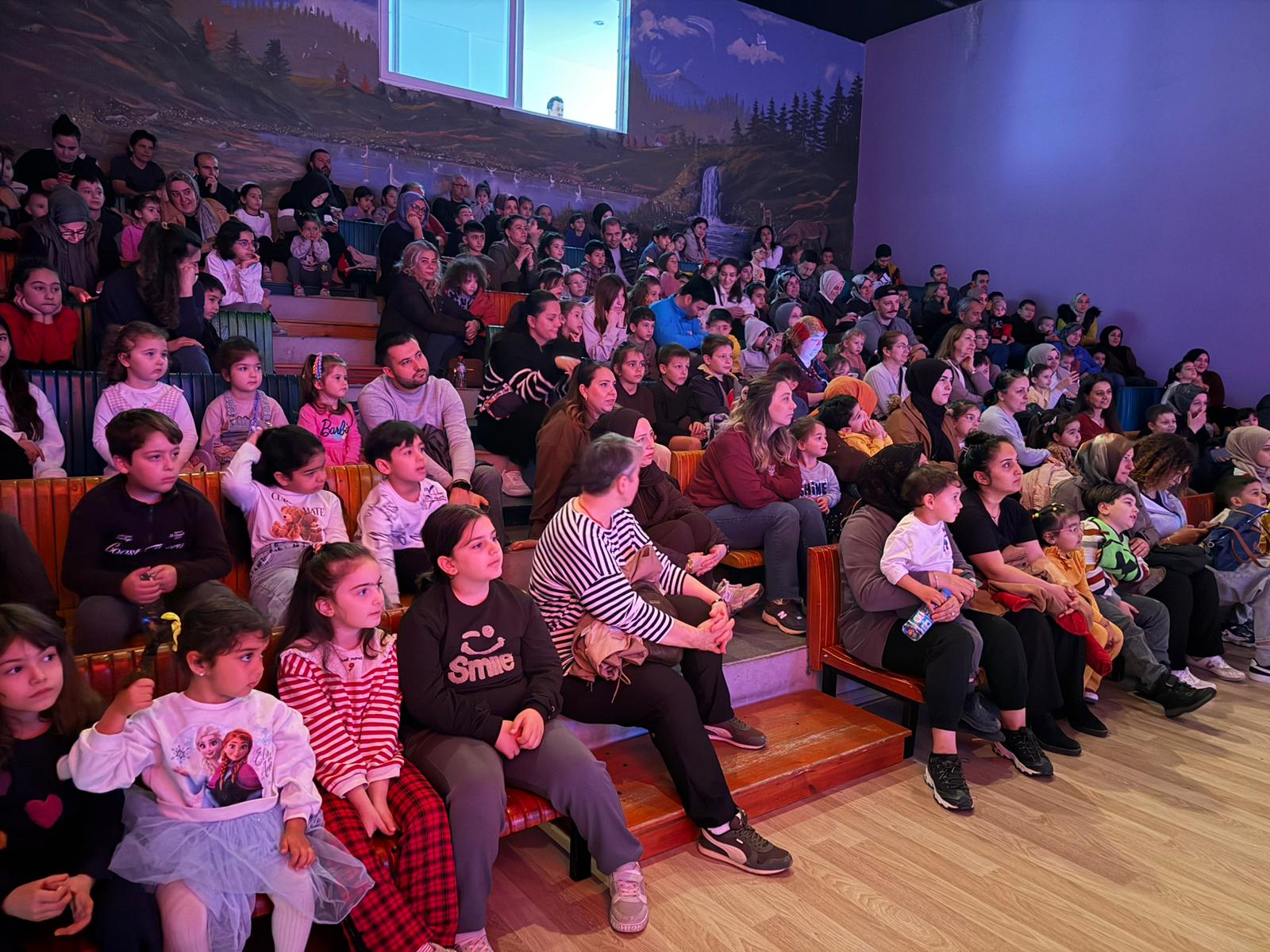 YALOVA’DA ÇOCUK TİYATROLARI HER HAFTA MİNİKLERLE BULUŞUYOR